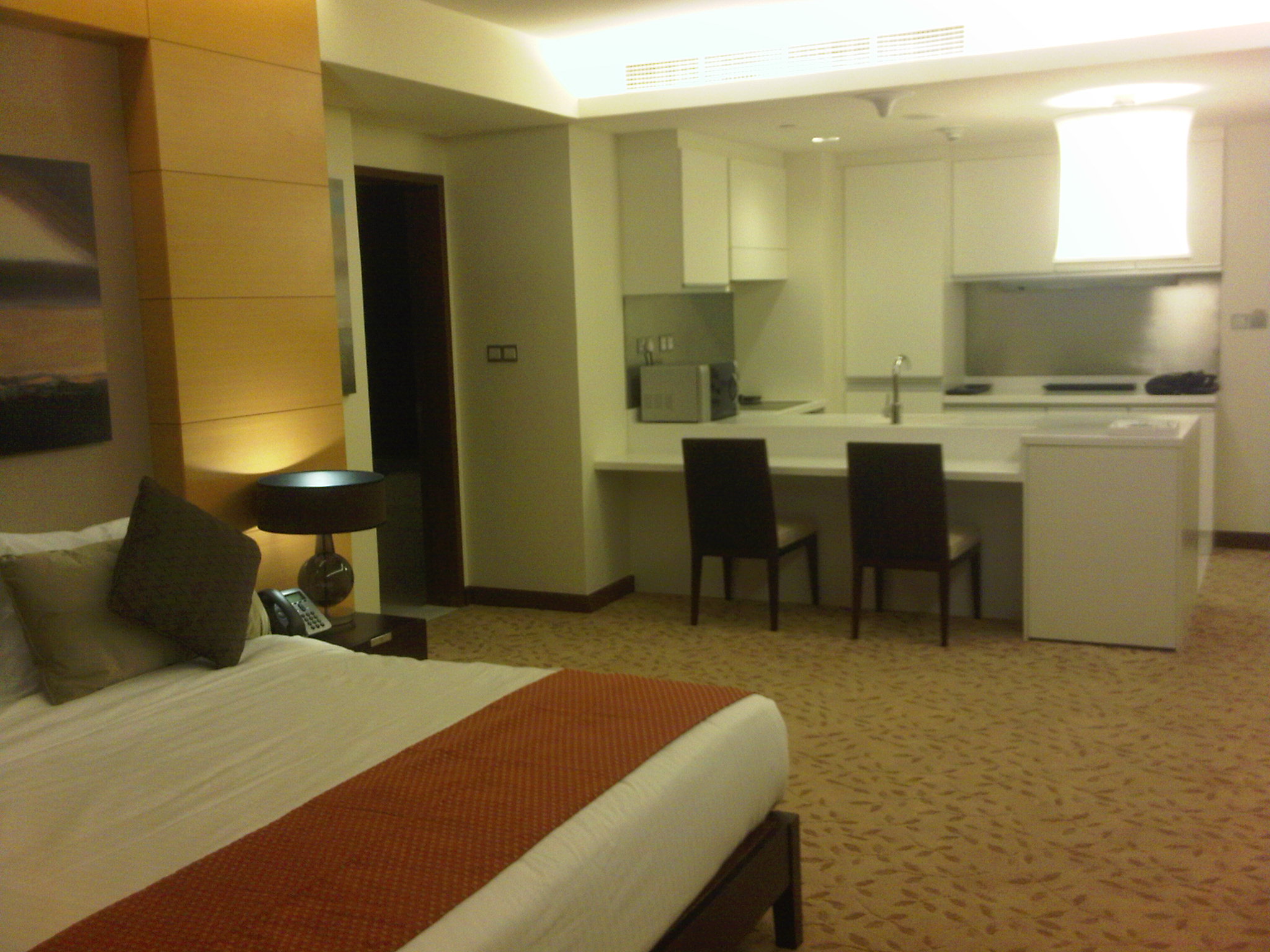 Studio Apt. in Down Town Burj Khalifa Available at Dubai Furnished